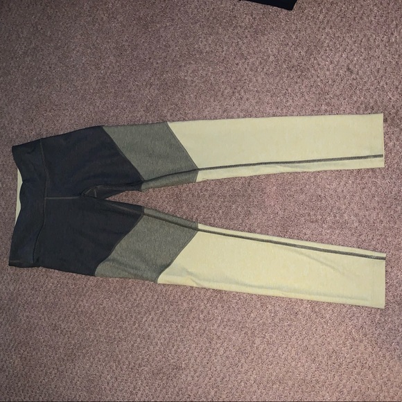 Outdoor Voices Springs Legging Olive/Willow/Hemp. - Picture 3 of 8